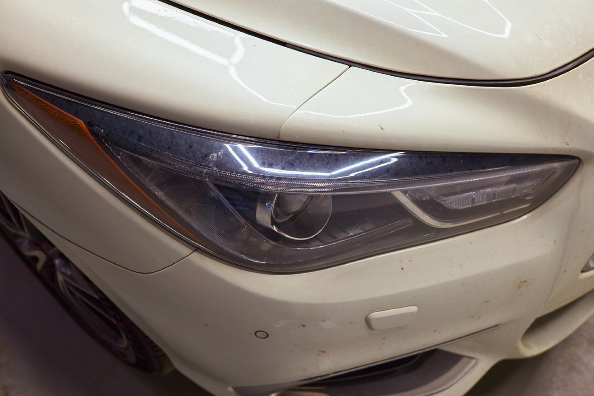 Источник фото: https://custom-heroes.ru/raboty/vid-uslugi/avtosvet/zamena-linz/restavraciya-optiki-infiniti-qx60-vozvraschaem-svet-i-stil/