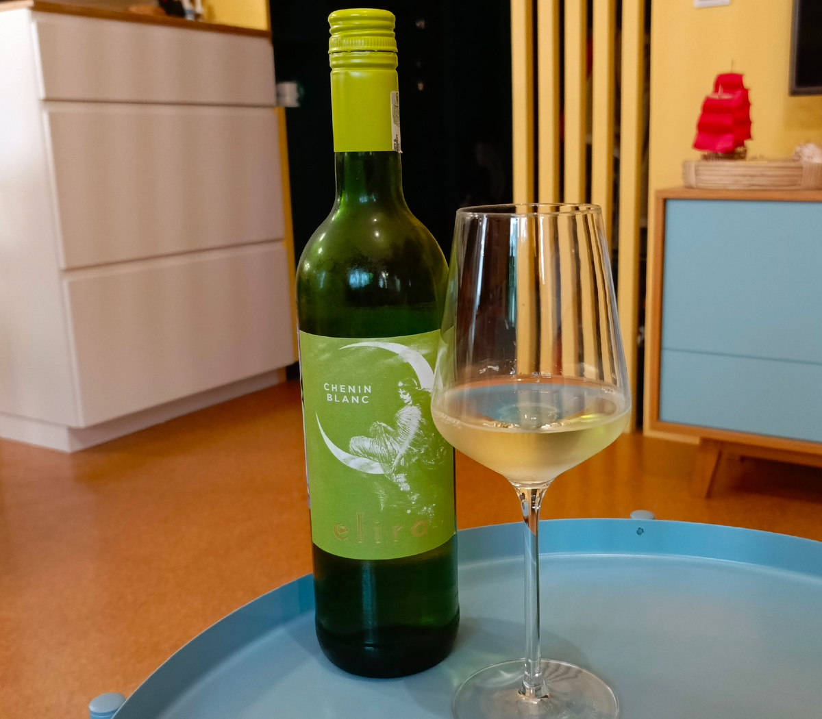 Продаётся в сети Красное и Белое