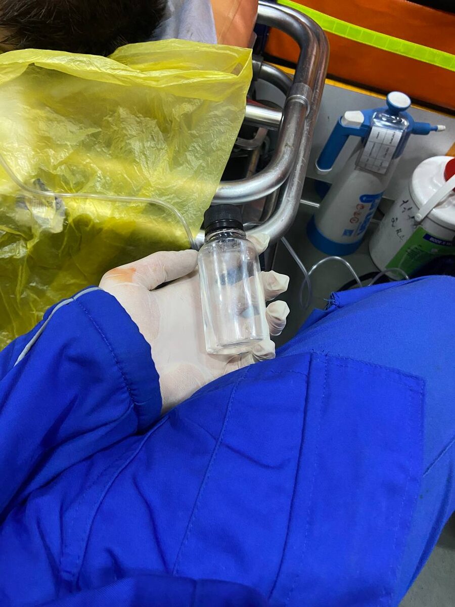 Такую бутылочку обнаружили при нём сотрудники.