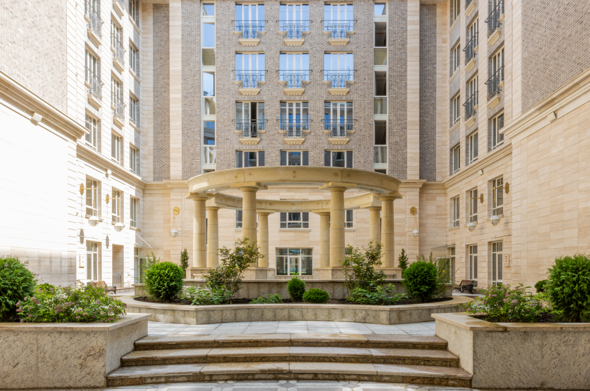 Атриум в ЖК Victory Plaza в Московском районе