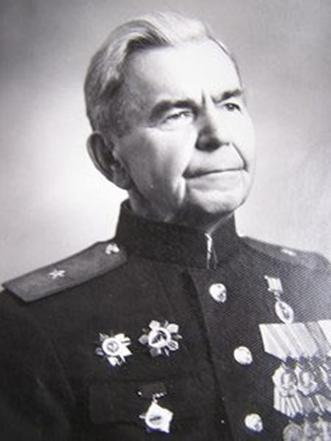 Иван Кузьмич Лоскутов — советский хозяйственный, государственный и политический деятель, генерал-майор инженерно-технических войск.