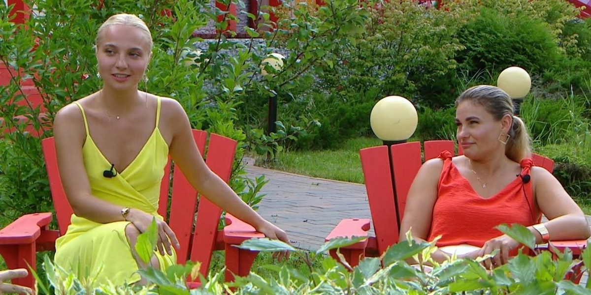 Настя Филиппова и Вероника Гракович (фото из эфира на «Okko»)