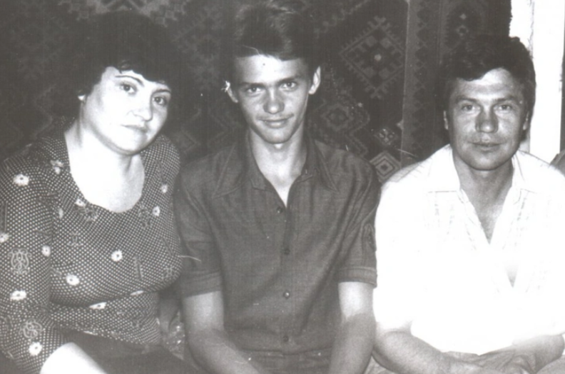 Игорь с родителями