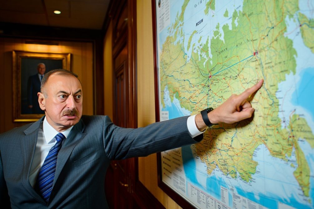   Алиев продолжает курс на противостояние с Россией. Иллюстрация: Блокнот