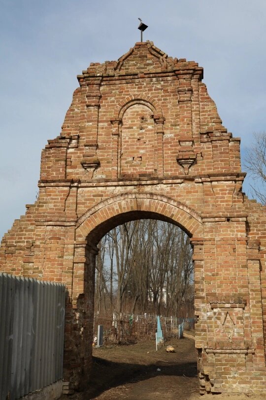    Южные ворота городского