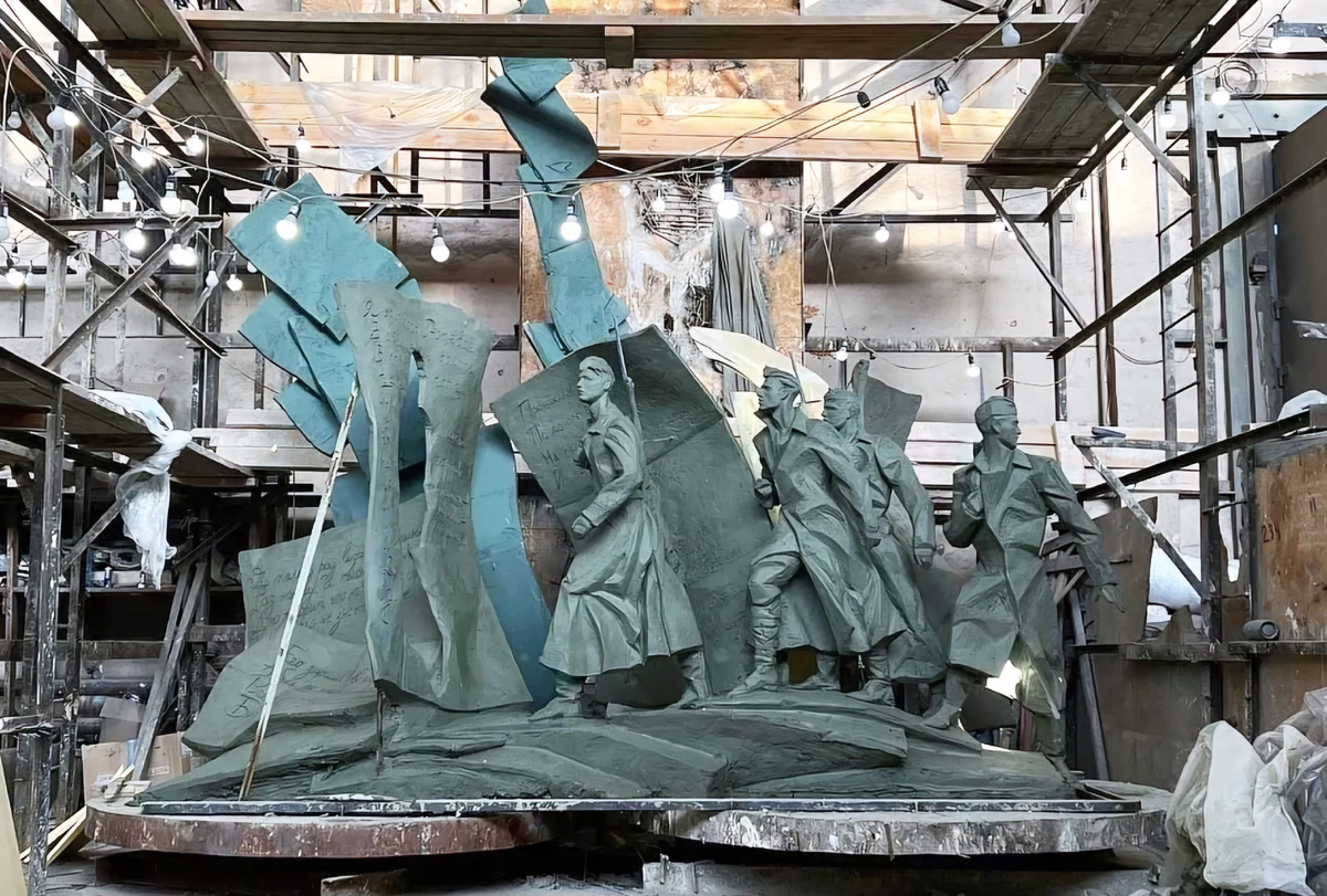 Памятник "Писательская рота" (фото: rg.ru)