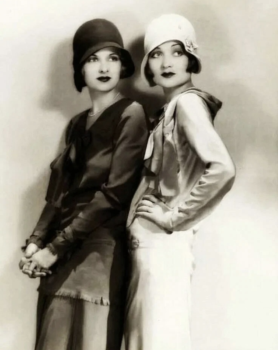 Состоятельные модницы в 20-х годах. 