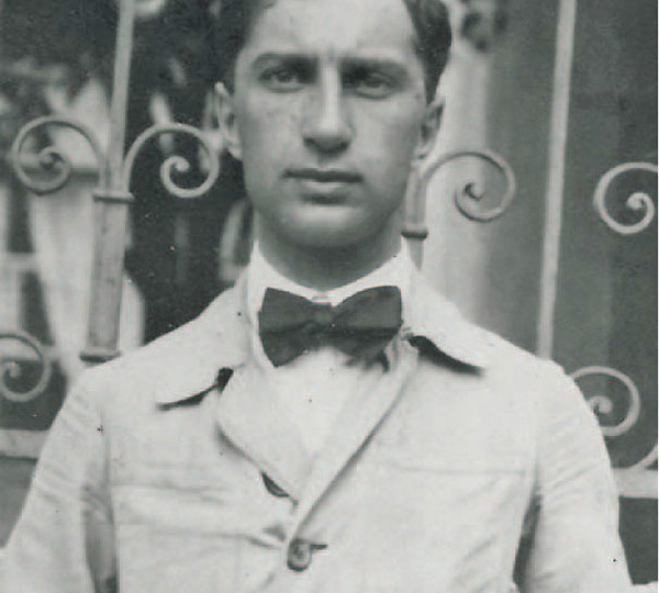 Как знаменитый соперник Владимира Маяковского, желавший распада России, написал книгу о захвате Константинополя русскими революционерами