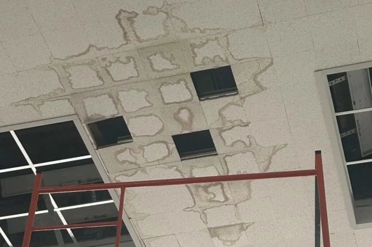    У Ленинского мемориала протекла отремонтированная кровля