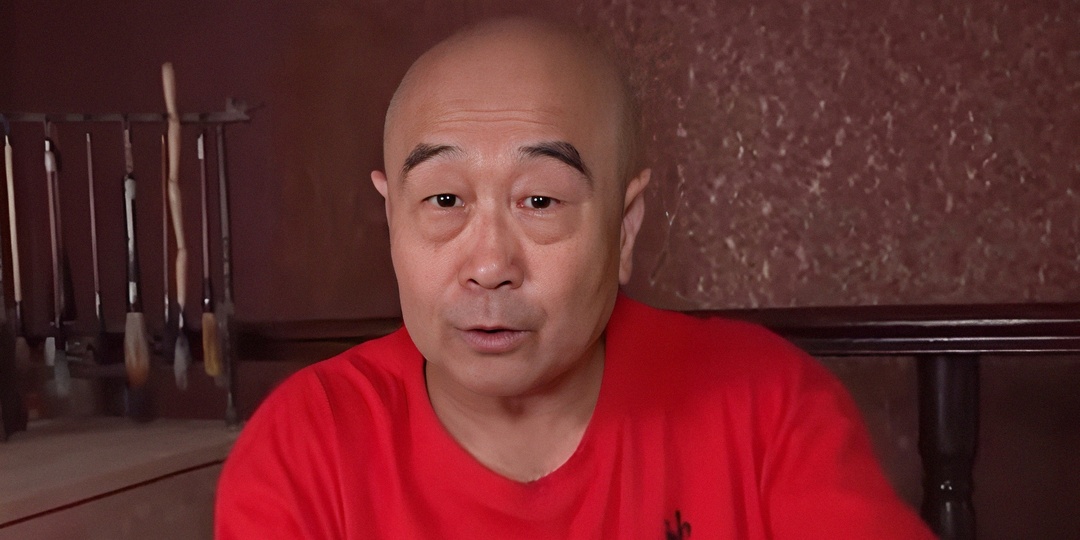 «Инсульт часто случается в начале дня». 77-летний мастер Му Юйчунь о массаже пальцев, без которого лучше не вставать с кровати