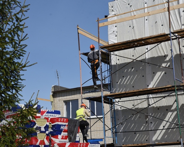     В Курске жителей предупреждают о нюансах при покупке квартиры в аварийных домах