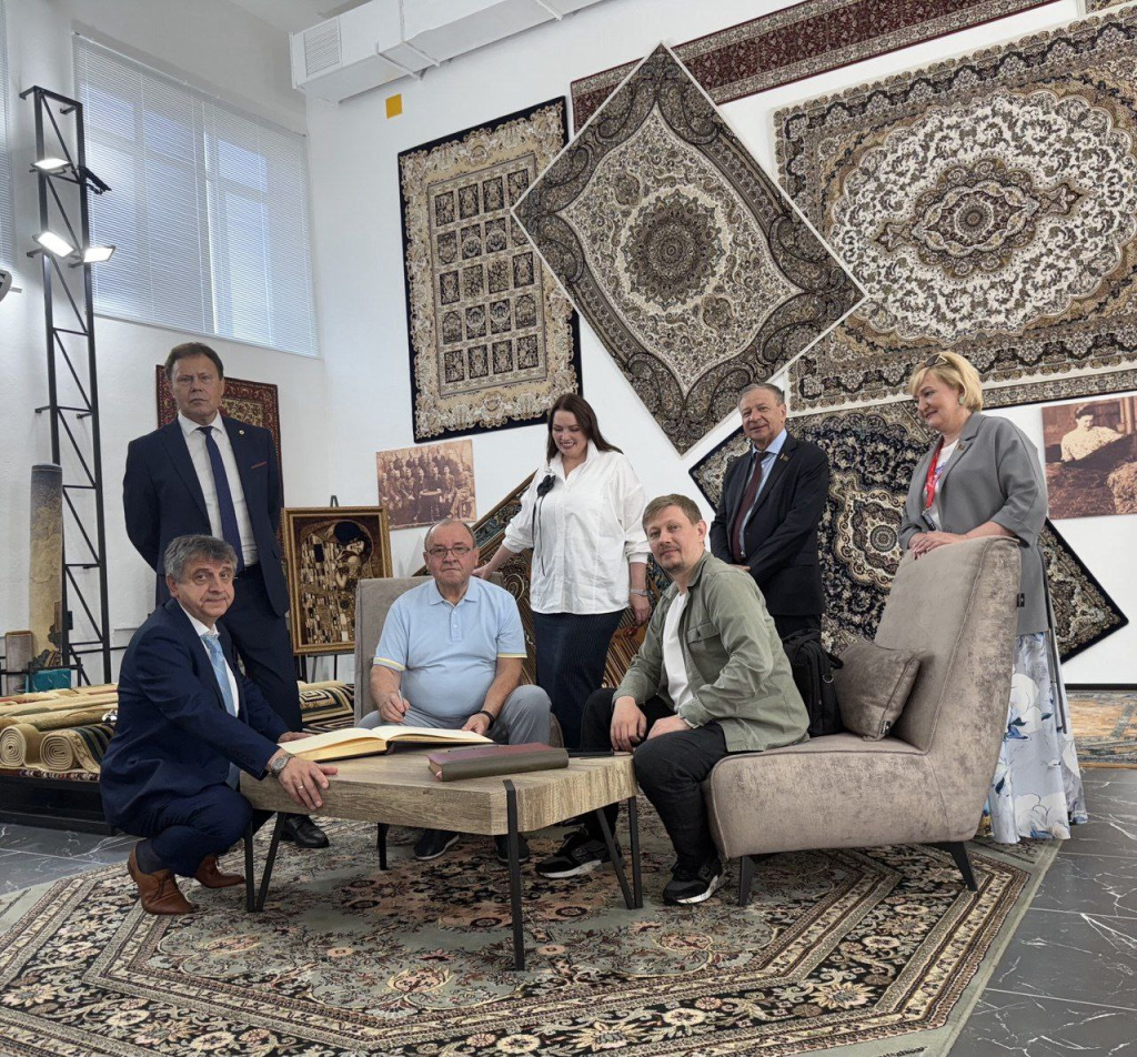 Продукция "Витебских ковров" высоко ценится и в России. Фото: Злата ЧУМАЧЕНКО