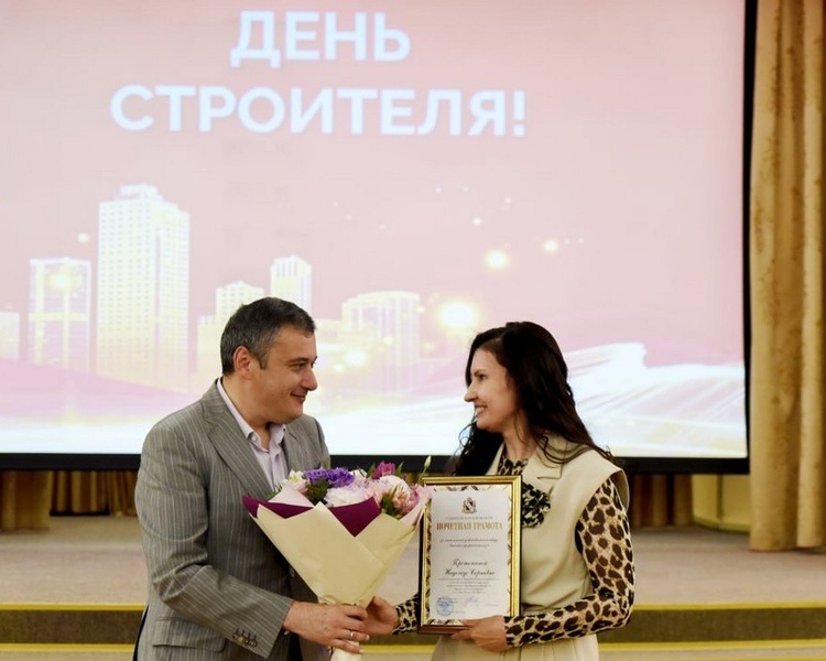     В Курске накануне профессионального праздника чествовали лучших строителей