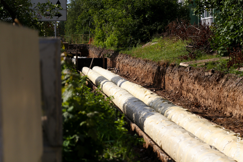    Ремонт идет около дома № 39. Работы на объекте сегодня проверил мэр Роман Маслов.