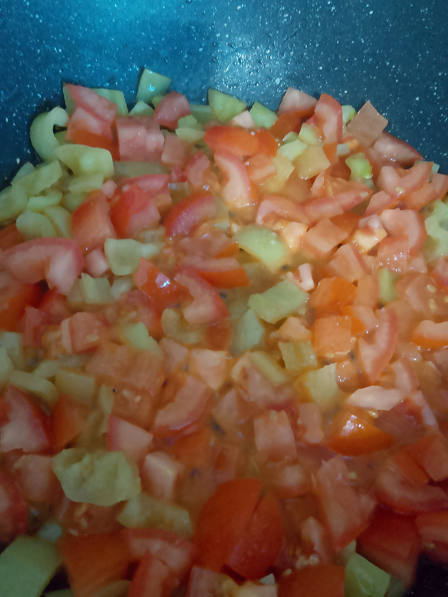 На этом этапе можно чуть подсолить...