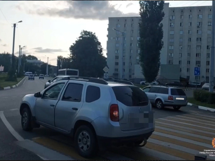     В Старом Осколе подросток попал под колеса «Рено», фото: скриншот видео пресс-службы Госавтоинспекции по Белгородской области