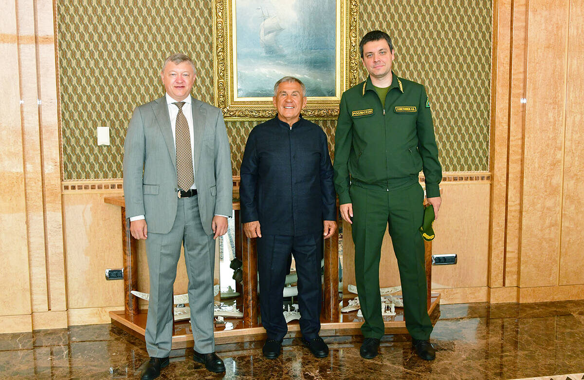 Рустам Минниханов встретился с замминистра природных ресурсов и экологии РФ Евгением Марковым и руководителем Федерального агентства лесного хозяйства Иваном СоветниковымФото: rais.tatarstan.ru