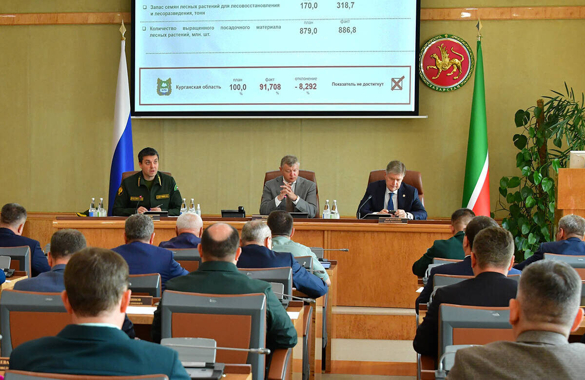 Основная цель визита руководителей федеральных ведомств – участие во Всероссийском совещании по восстановлению и разведению лесовФото: prav.tatarstan.ru