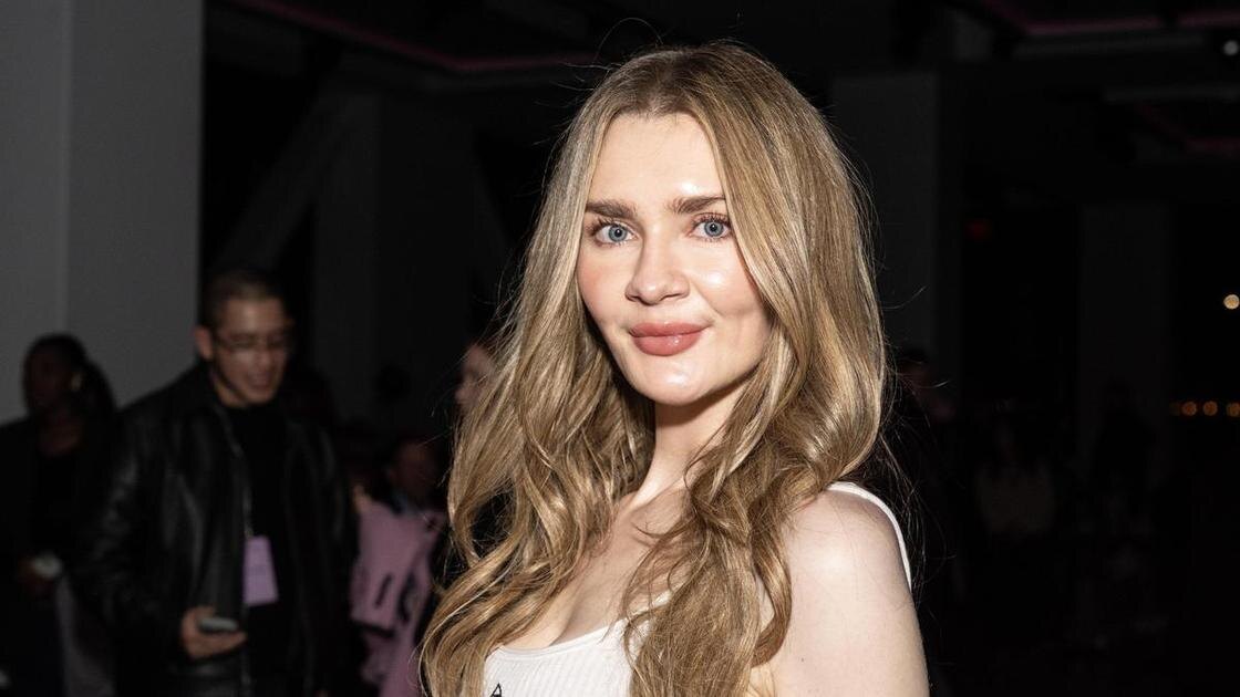 Анна Делви в 2025 году. Источник: woman.ru