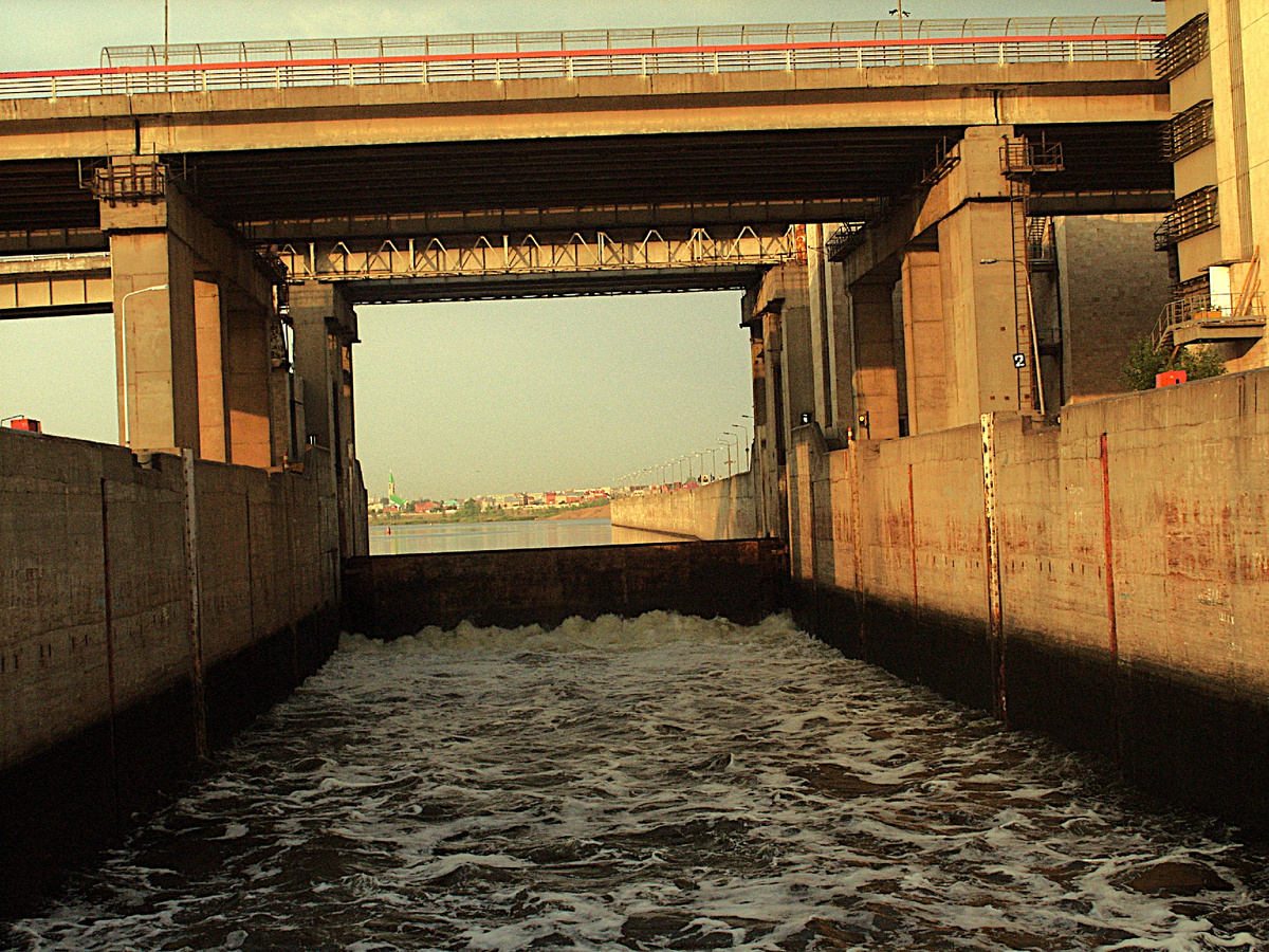 Вода в камере поднимается