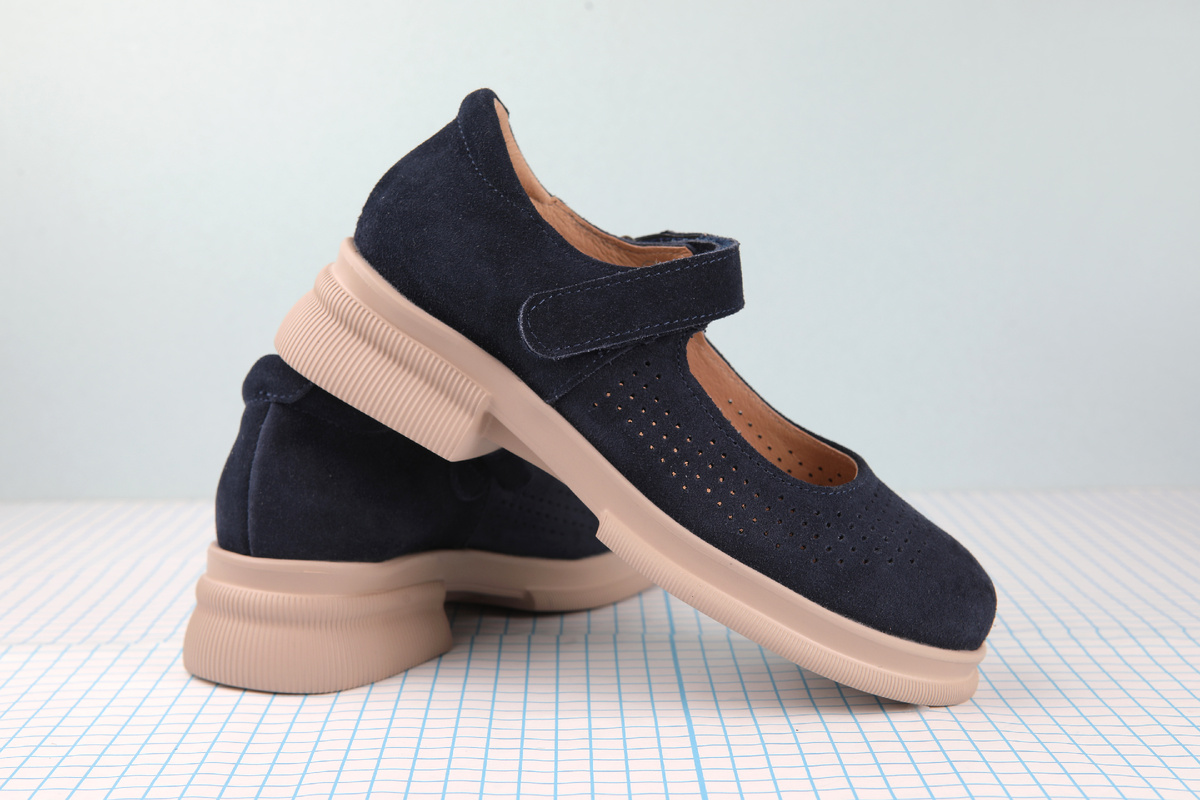 Туфли с перфорацией из новой школьной коллекции «Котофей». 