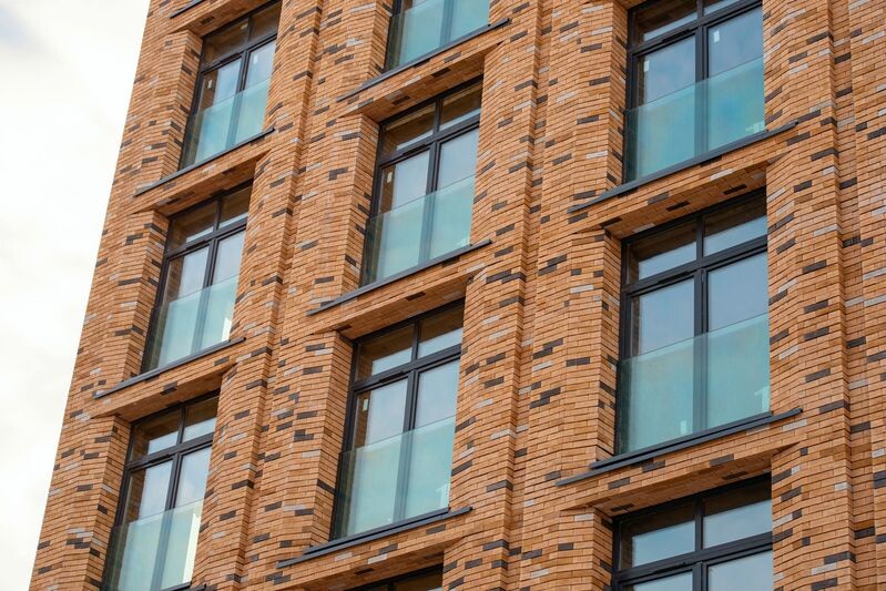 Так BELLEVUE выглядит на фасадах современных зданий