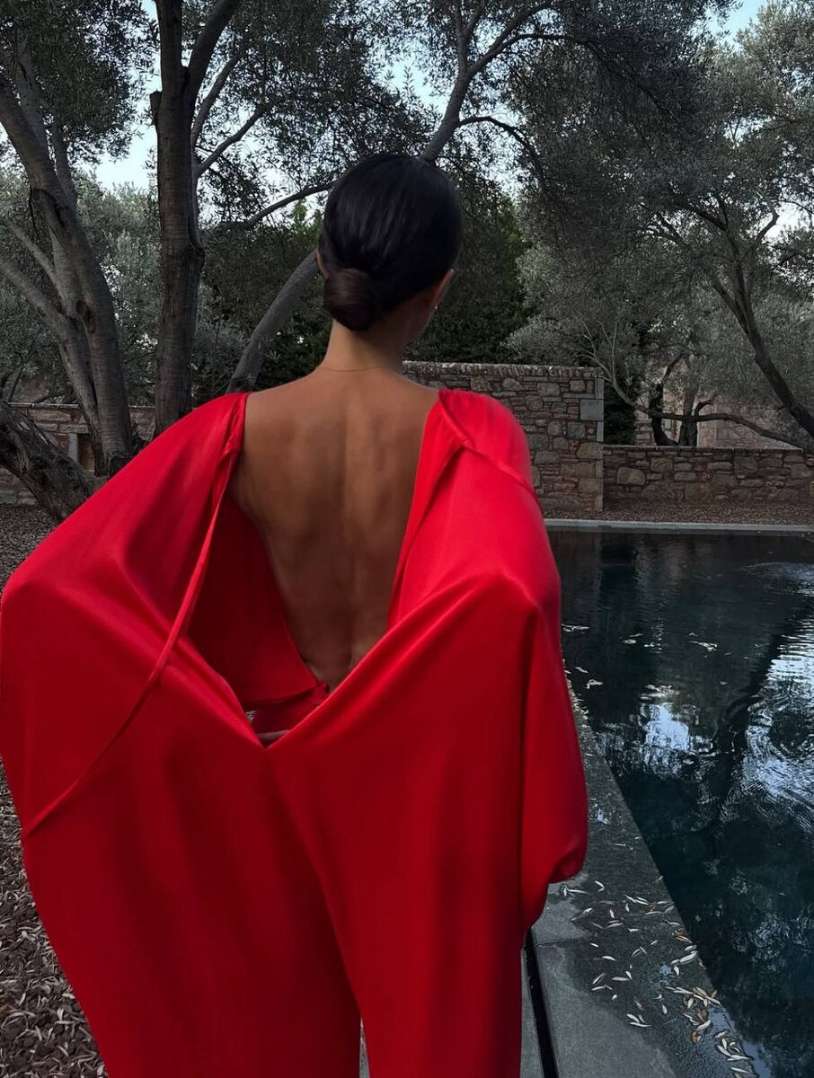 Красный — новый black? Почему этот цвет должен быть в каждом гардеробе"**