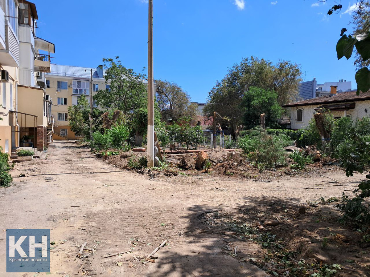 Дворик домов на углу улиц Галерейной и Куйбышева