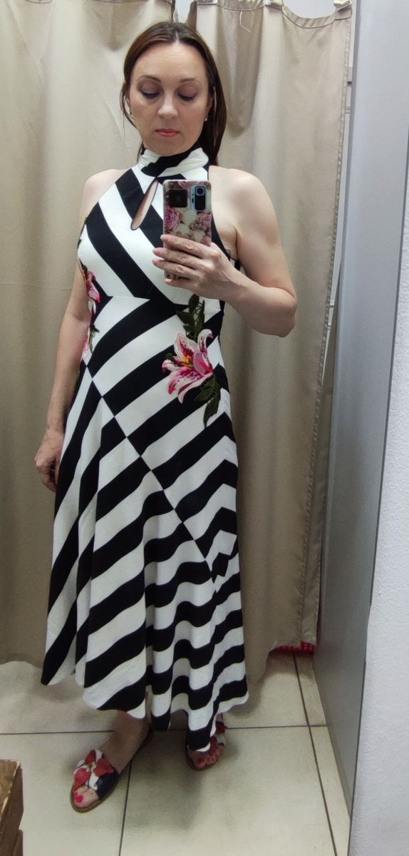 Karen Millen — бренд, который умеет делать вечную классику.