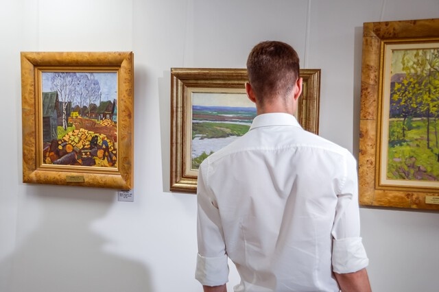 В Твери открылась выставка заслуженного художника РФ Анатолия Кувина