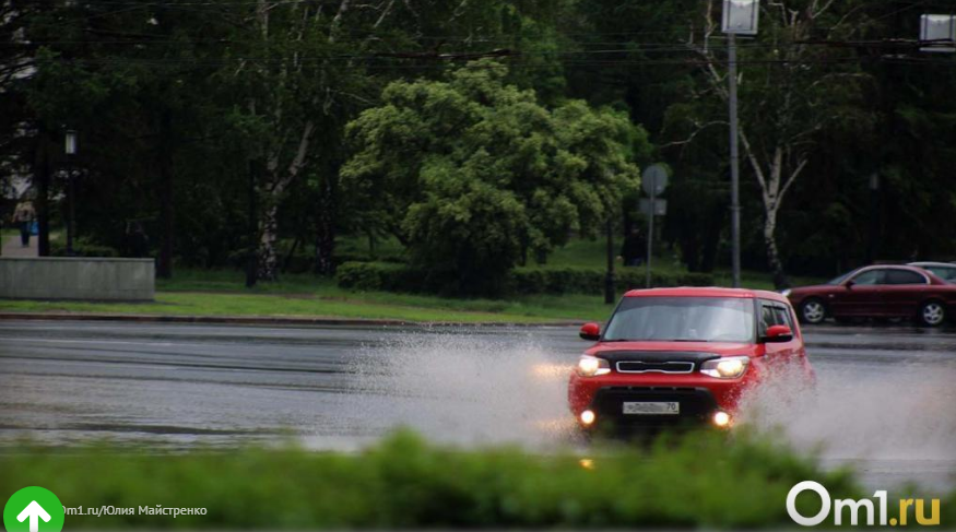 "Чистка днища и подкрылков" под дождем Фото: om1.ru