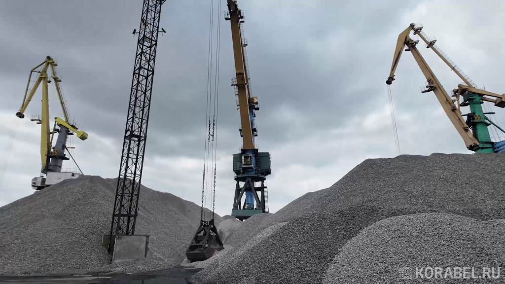 Переваливаемый груз / Фото: Корабел.ру  📷
