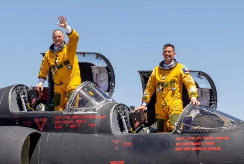    Самолет использовался в тренировочной версии TU-2S