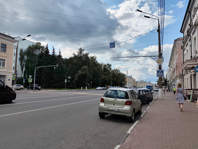 На Татарском переулке в Твери смонтировали штанги под «умные» светофоры
