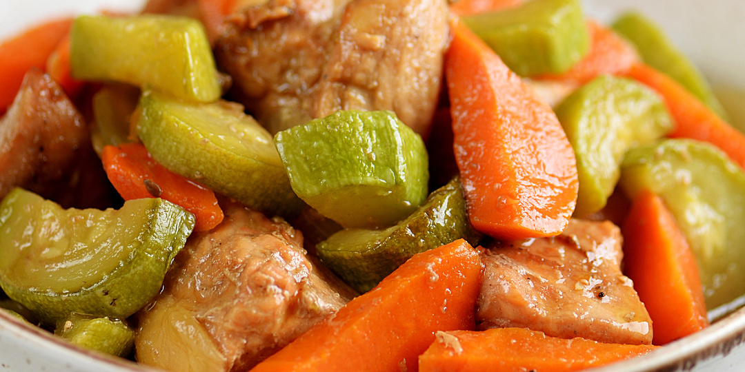 Всё в одном рукаве и так вкусно: полезный ужин из мяса и овощей для всей семьи