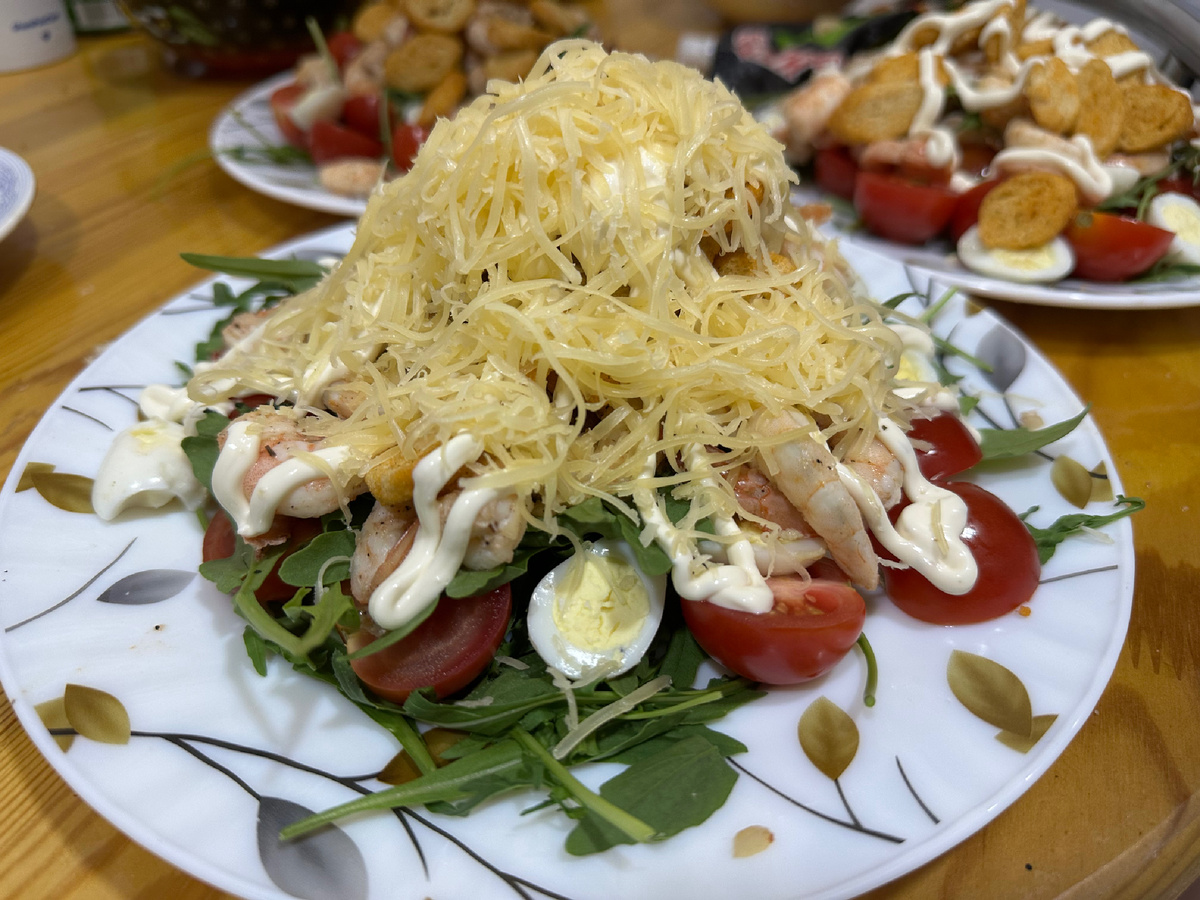 Салат Голубая Лагуна с креветками, приятного аппетита.