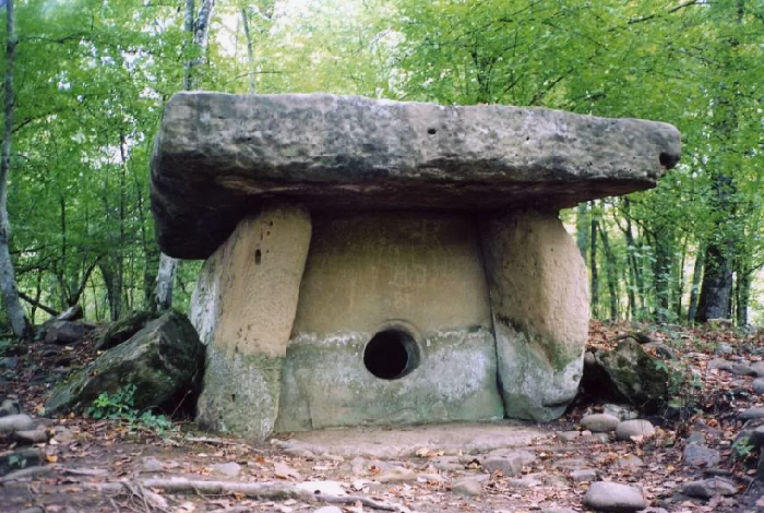 Фото дольмена на Кавказе