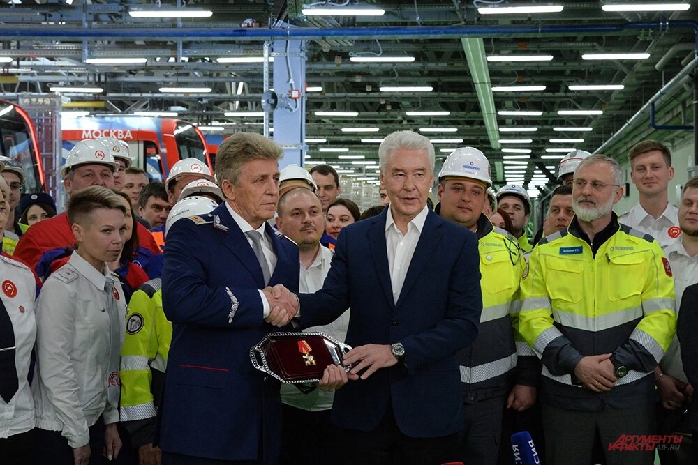    Мэр Москвы Сергей Собянин посетил электродепо. Фото: АиФ/ Эдуард Кудрявицкий