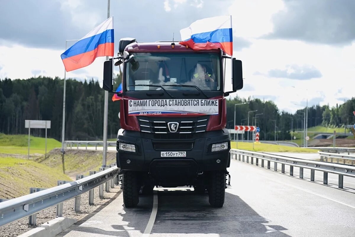    Развязка на 385 км трассы М-11 стала первым подобным объектом, построенным на «Неве» после ее полного пуска.