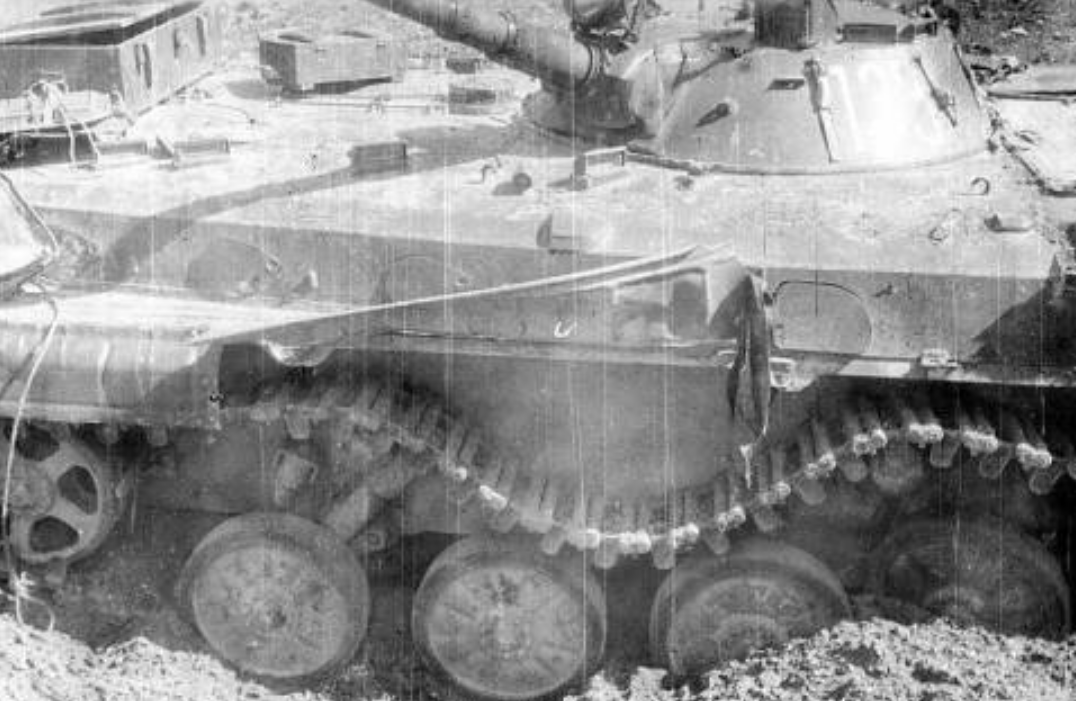 Подрыв БМП советской пограничников на душманской мине в Афганистане