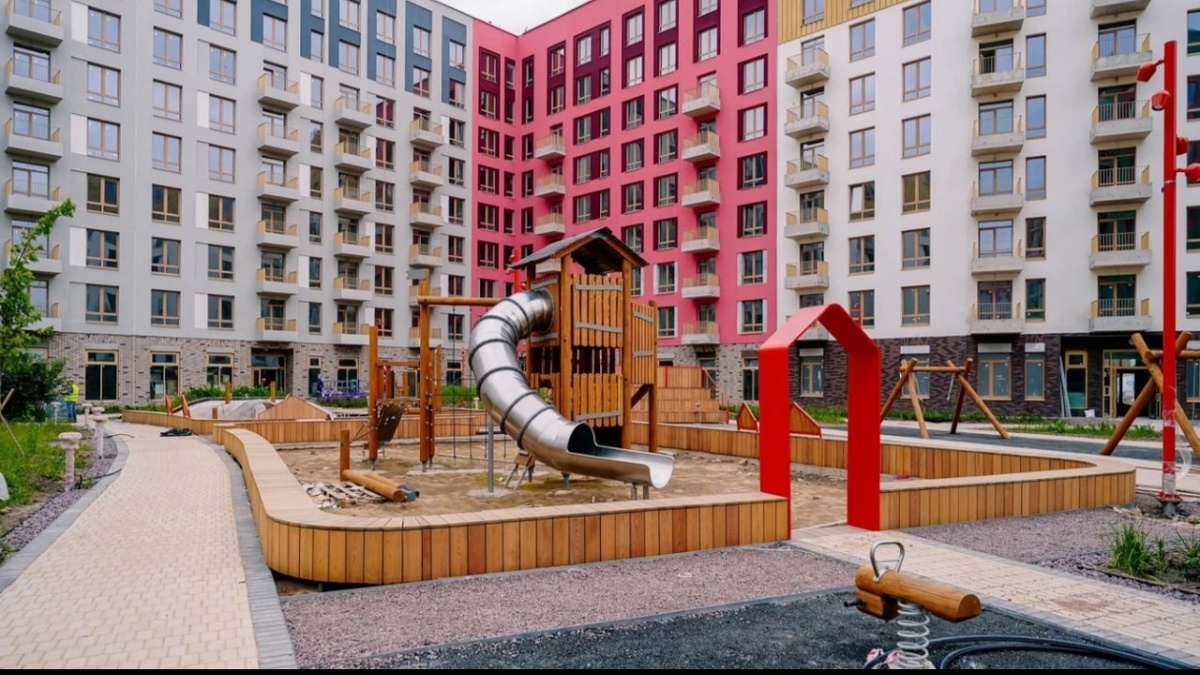 Наша секция розовая.