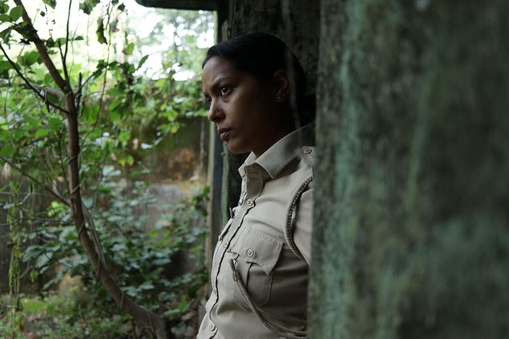 Кадр из фильма «Santosh». Режиссер: Сандхия Сури. Производство: ARTE, BBC Television Centre, BFI, Centre National du Cinéma, Good Chaos, Haut et Court, Institut Français, L'Aide aux Cinémas du Monde, Razor Film Produktion GmbH, Suitable Pictures, Zweites Deutsches Fernsehen (ZDF)