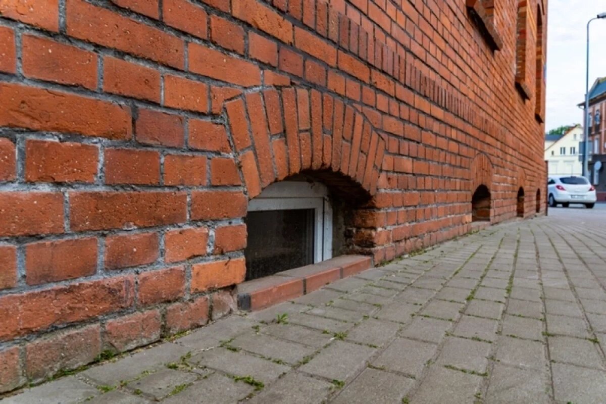    Поскольку технические подвалы являются общим имуществом собственников помещений в доме, то любой вопрос по их использованию должен решаться на общем собрании собственников.