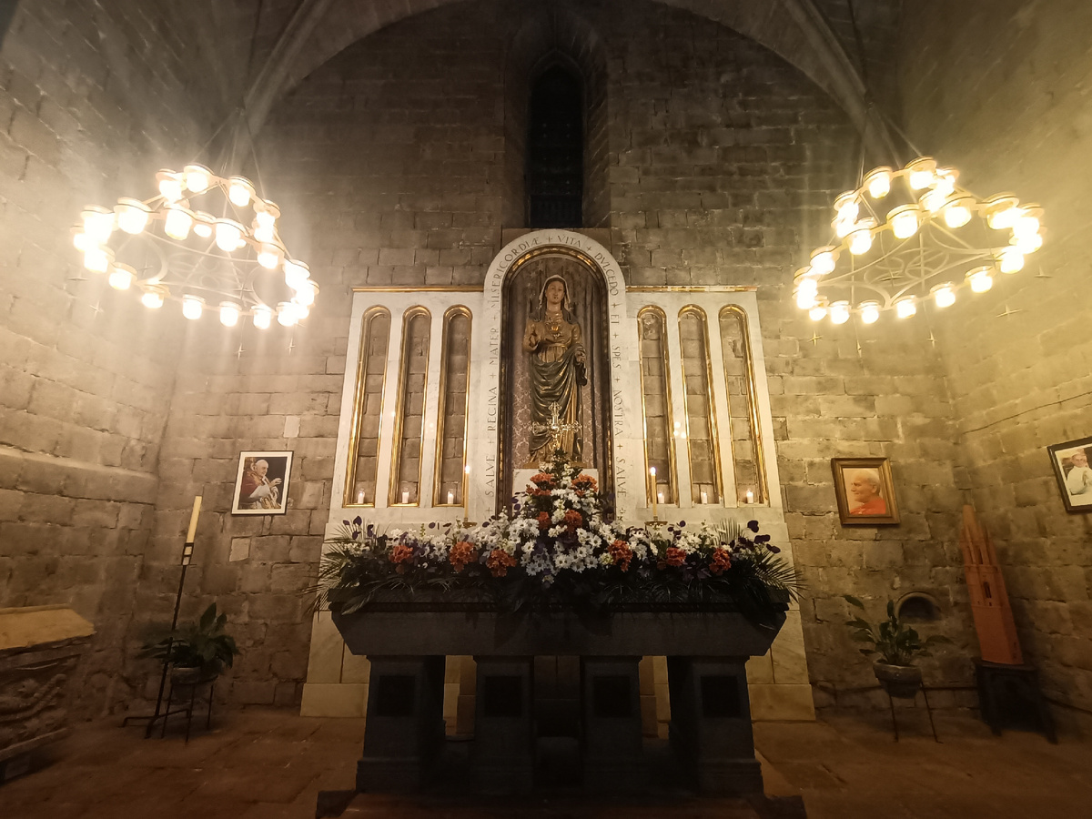 Церковь Sant Feliu. Построена на месте палео христианского некрополя. Жирона. Испания. Фото автора 