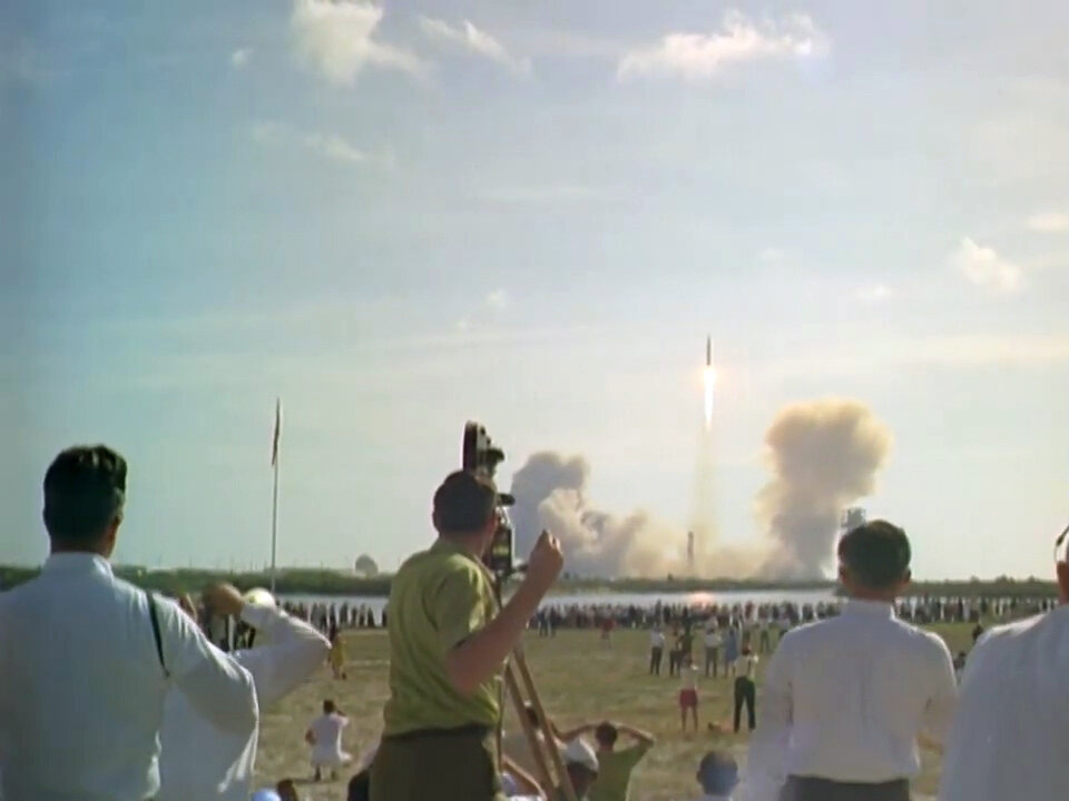 Стартует "Аполлон-11"