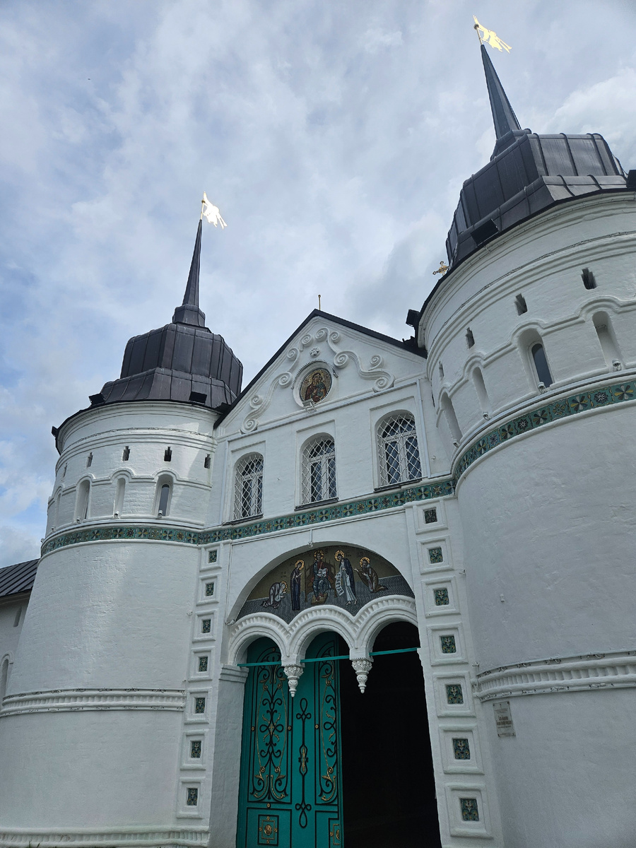 Толгский женский монастырь. Святые врата. Июль 2025 г.