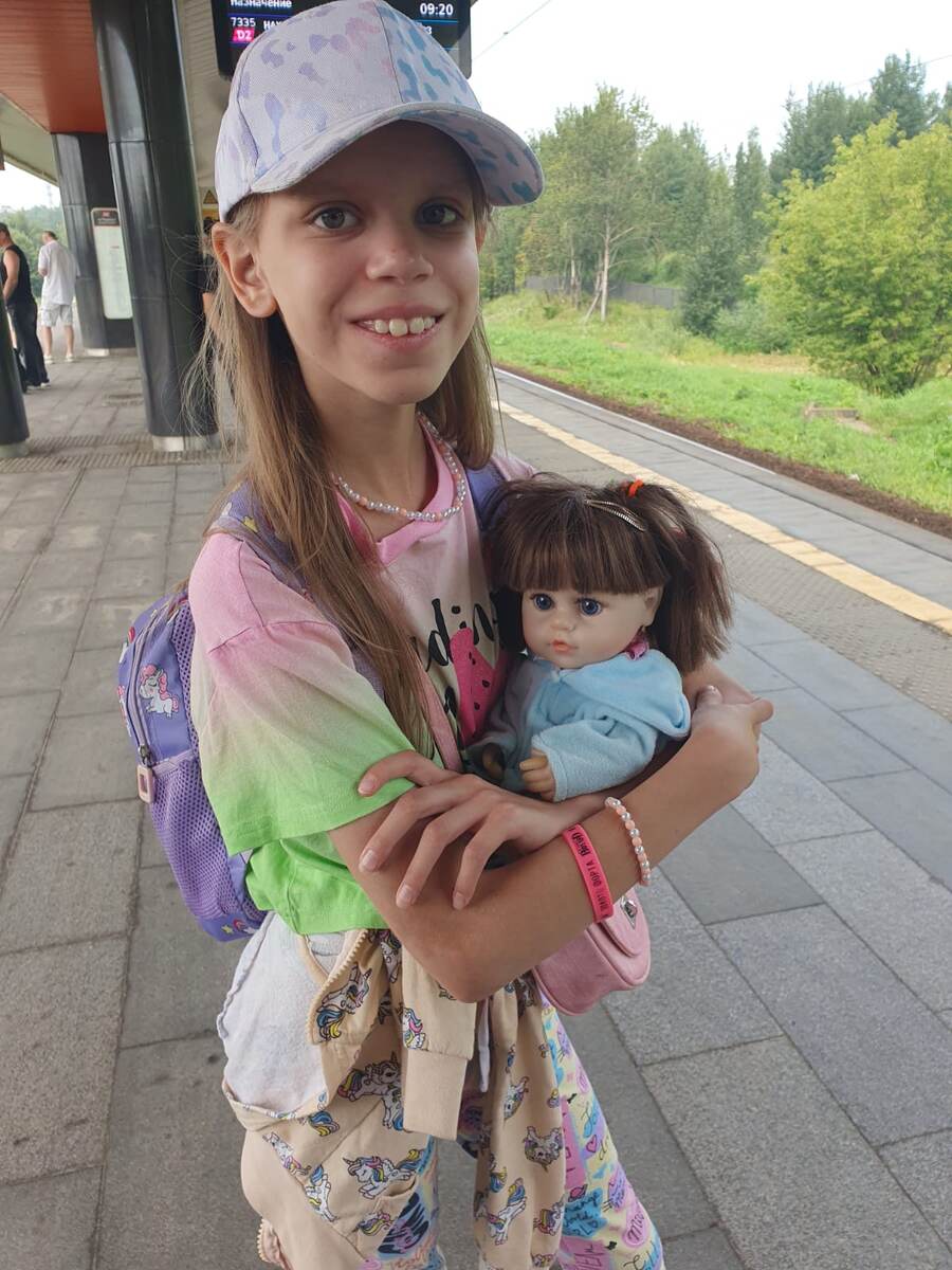 Оля с "дочкой" Леночкой