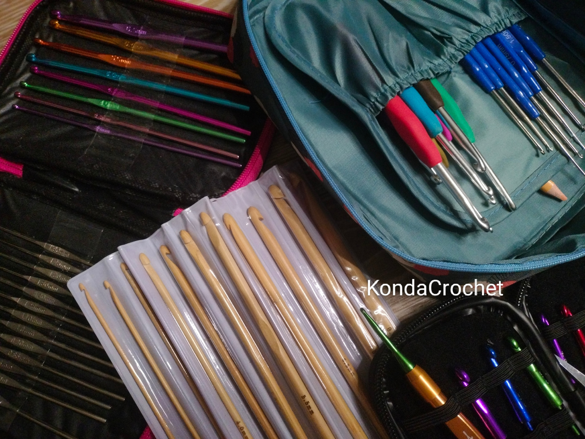 Личное фото. Моя большая коллекция крючков. Это чтобы не возникало сомнений, что я попробовала их все) информация в данной статье подкреплена моим собственным опытом. А какая коллекция у вас? 