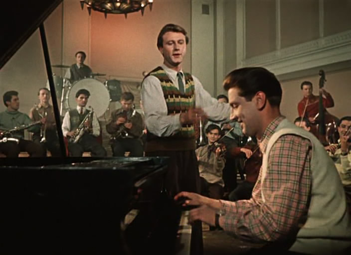 "Карнавальная ночь" 1956 г. Один раз Юрий Саульский засветился на киноэкране (в роли пианиста)