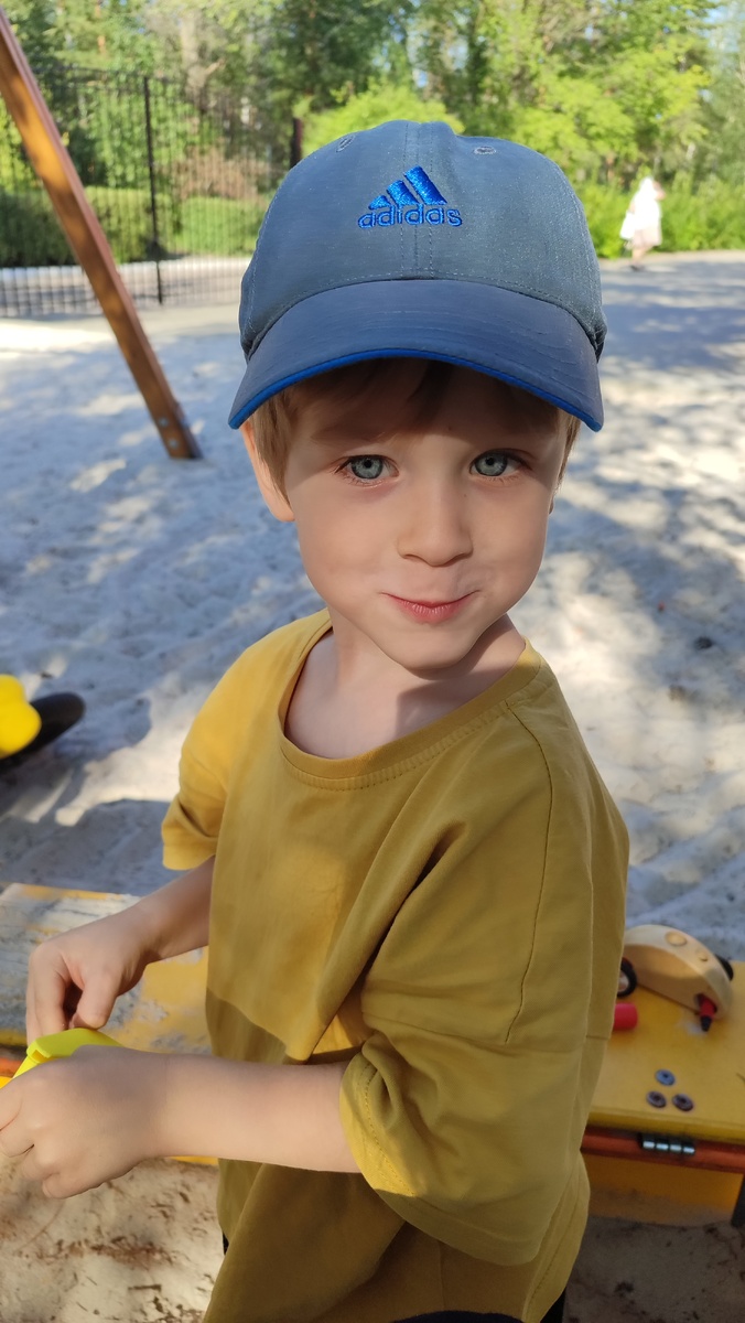 Мы сегодня с этим молодым человеком протусили на улице почти 5 часов. Без интернета, смс и регистраций. 